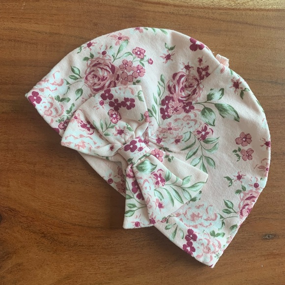 Nicole Miller NEVER WORN onesie+hat 3-6M - Picture 2 of 2